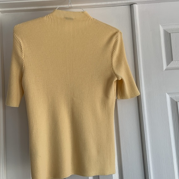 ARA Short sleeve mock neck top size 10 - Picture 4 of 6